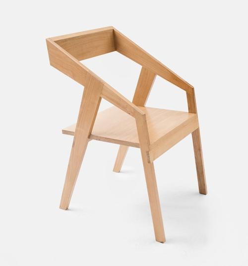是專注于生產(chǎn)環(huán)保家具,大多是無需緊固件,而采用